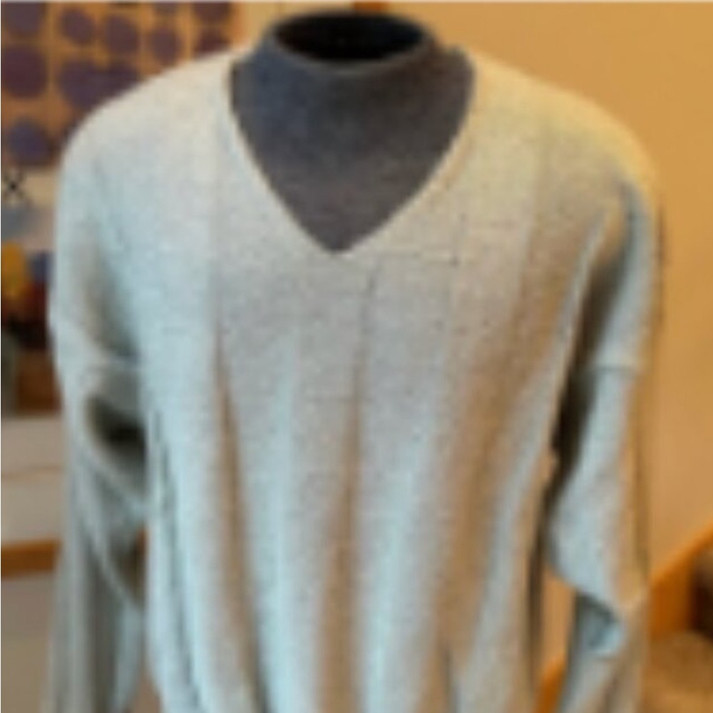 Men's v-neck Sweater